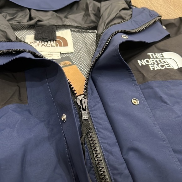 The North Face Blue and Black Jacket - Picture 6 of 13